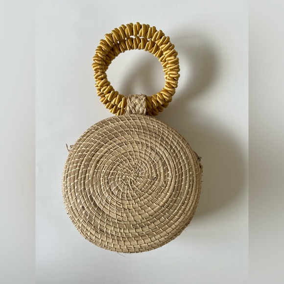 Stylish Handwoven Wrist Palm Straw Bag - Top Handle Island Resort Rattan Bag - Picture 4 of 7